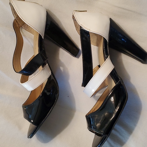 FOREVER by PAULA ABDUL, White and Black Heels size 10 - Picture 8 of 12
